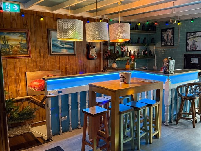 american-dive-bar-themed-restaurant-prime-cbd-location-takings-15-000-p-w-7