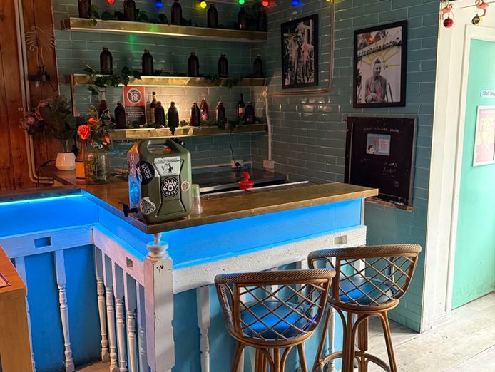 american-dive-bar-themed-restaurant-prime-cbd-location-takings-15-000-p-w-8