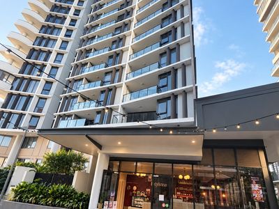 beautifully-fitted-waterfront-cafe-dessert-bar-portside-wharf-hamilton-0