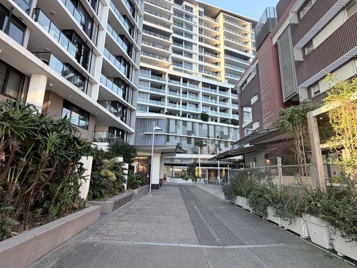 beautifully-fitted-waterfront-cafe-dessert-bar-portside-wharf-hamilton-1