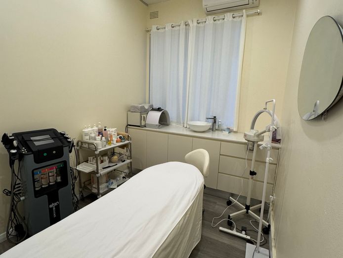 renovated-beauty-salon-fit-out-equipment-for-sale-burwood-8