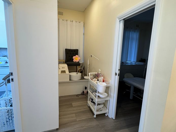 renovated-beauty-salon-fit-out-equipment-for-sale-burwood-5