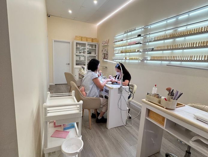 renovated-beauty-salon-fit-out-equipment-for-sale-burwood-1