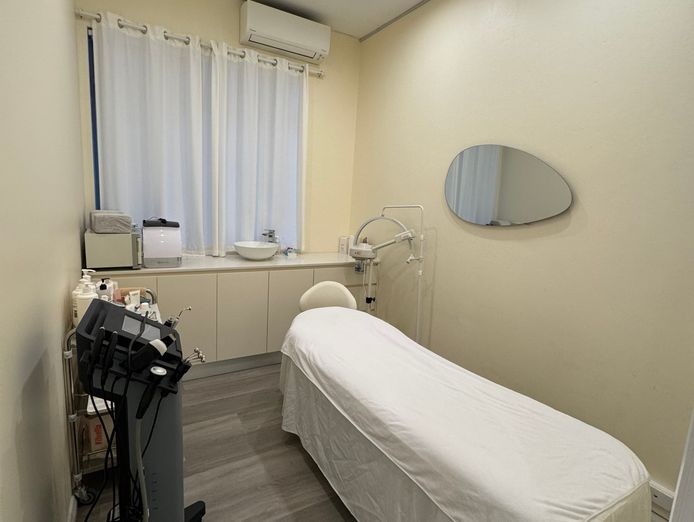 renovated-beauty-salon-fit-out-equipment-for-sale-burwood-2