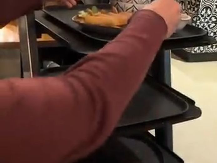 takeaway-dining-business-robot-waiter-fully-fitted-kitchen-croydon-vic-1