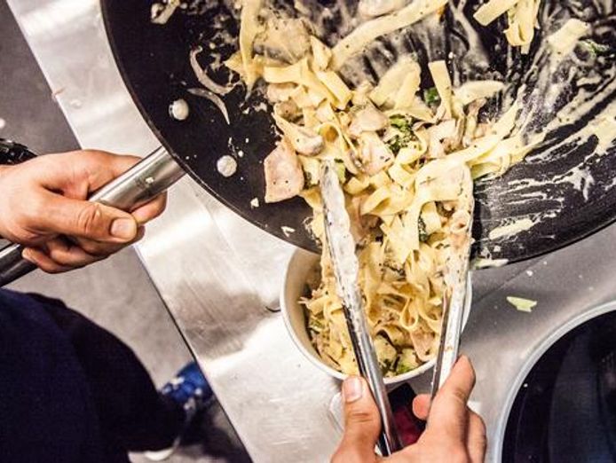 windsor-pizza-pasta-shop-fiat-500-included-3