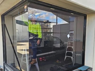 established-glass-glazing-business-team-and-workshop-0