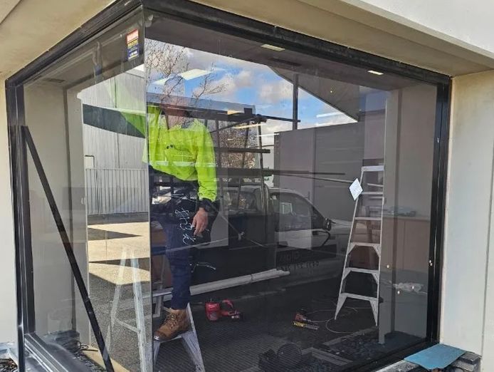 established-glass-glazing-business-team-and-workshop-0
