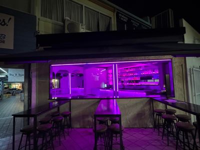 licensed-bar-for-sale-burleigh-heads-james-st-walk-in-walk-out-1