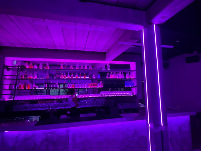 licensed-bar-for-sale-burleigh-heads-james-st-walk-in-walk-out-3