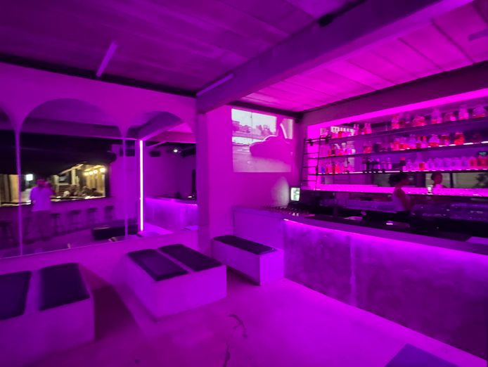 licensed-bar-for-sale-burleigh-heads-james-st-walk-in-walk-out-5