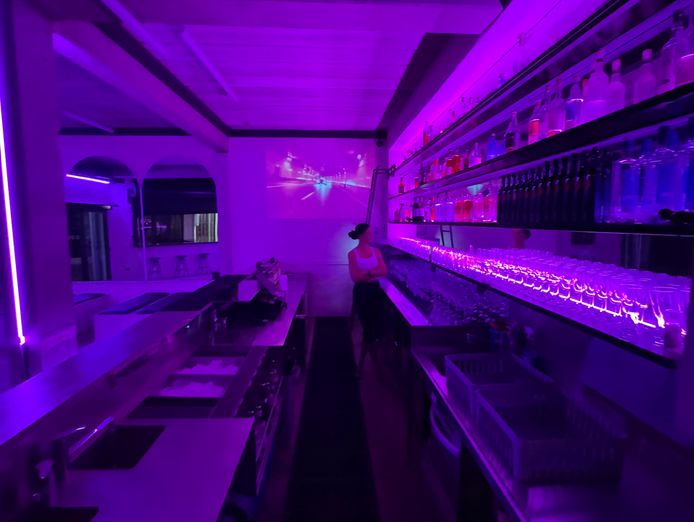 licensed-bar-for-sale-burleigh-heads-james-st-walk-in-walk-out-2